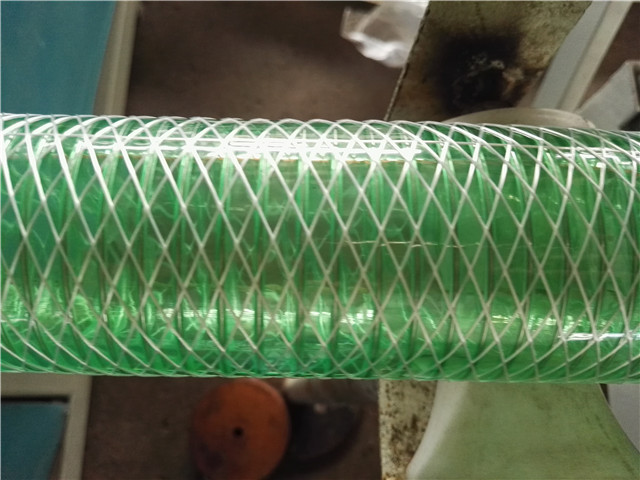 Linha de extrusão de mangueiras de PVC reforçado com fios e fios de mola