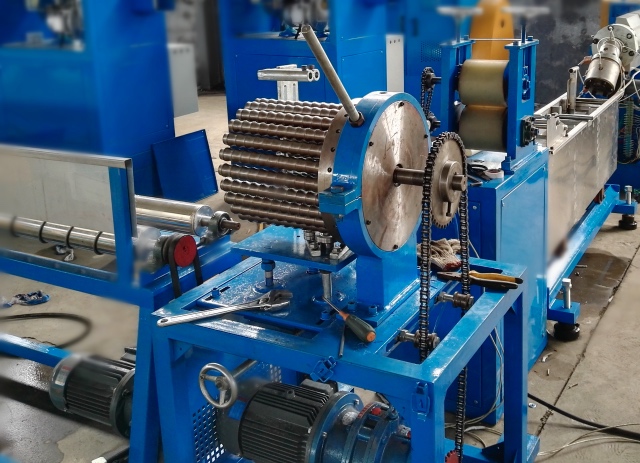 Máquina de enrolamento de haste em espiral para produção de duto de ar TPU